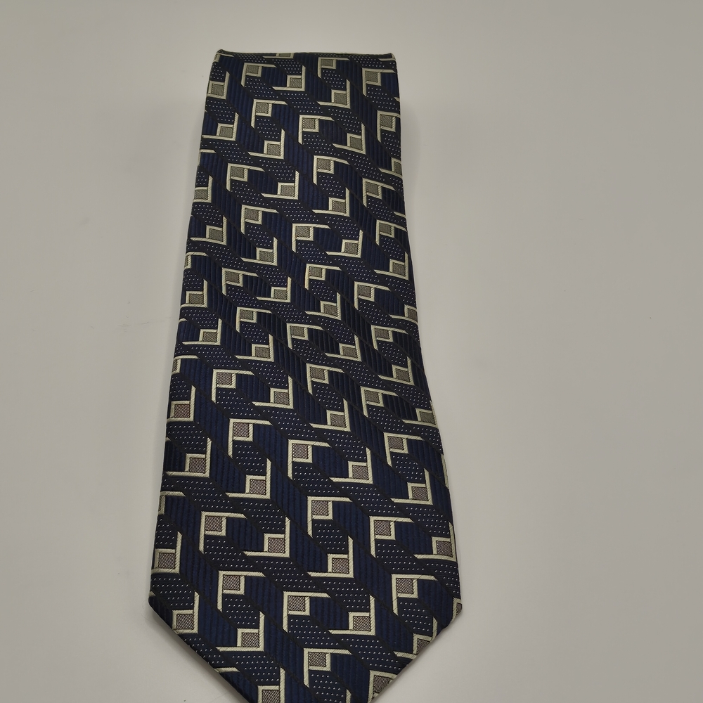 Hugo Boss Men’s Silk Tie Navy Blue Geometric Pattern Classic Luxury Designer